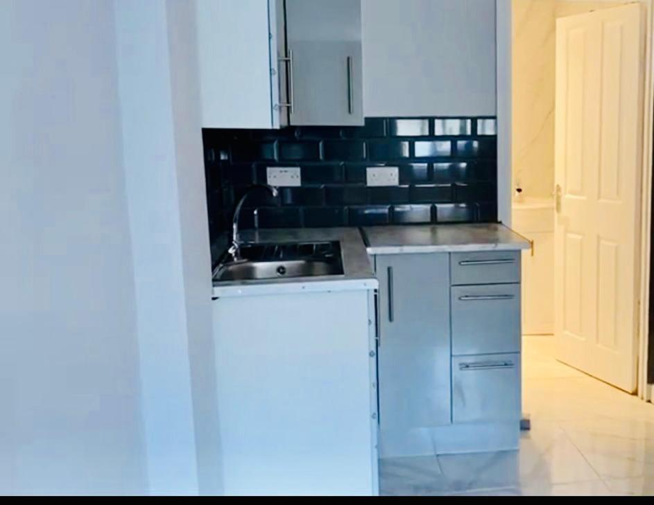 1 Studio Room very near central London room 6